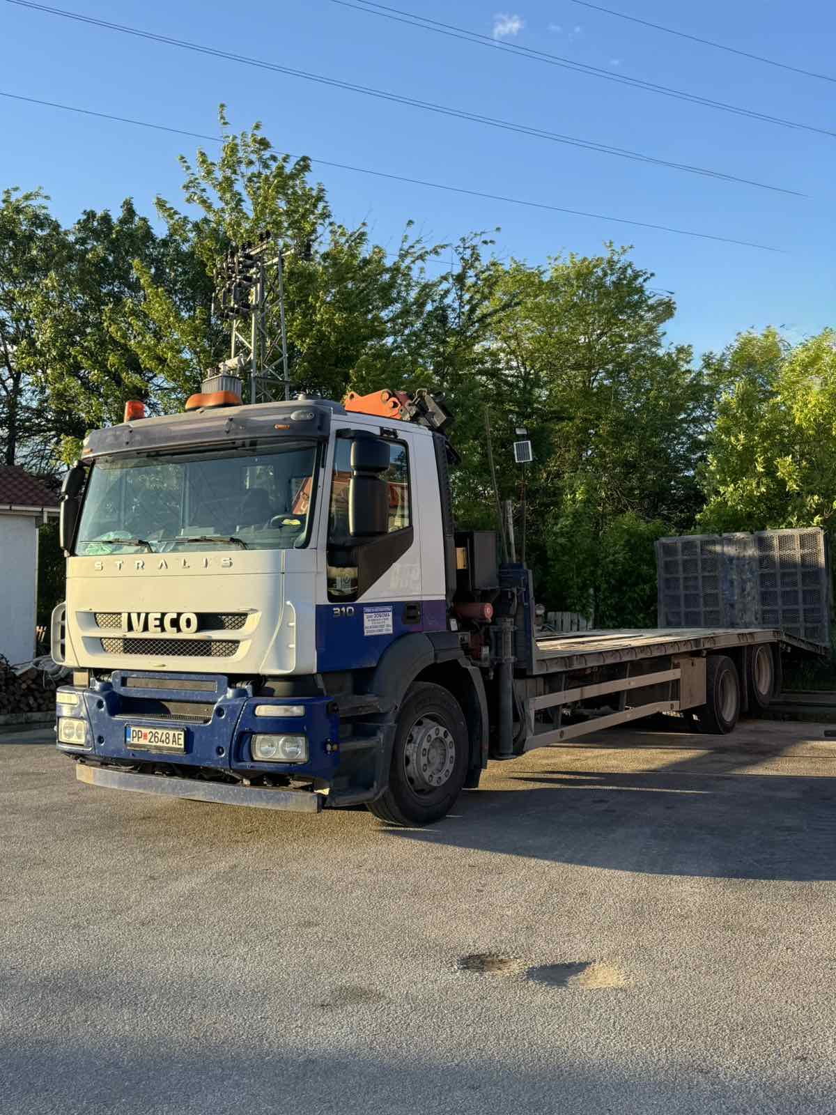 Iveco Stralis камион со платформа